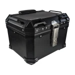 Baúl moto con cerradura y respaldo lumbar en color negro mate