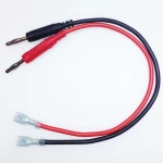 Detalle del conector banana 4mm y conector faston del cable TL22036 Amass