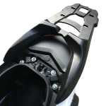 Vista lateral del soporte parrilla trasera para Yamaha NMAX 125 y 155 2021-2024