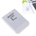 Vista frontal de la tarjeta de memoria 1MB para PlayStation 1 color gris