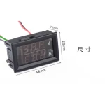 Voltímetro y amperímetro digital empotrable rojo instalado en panel de control